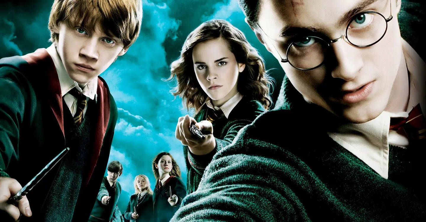 Nový Harry Potter se blíží! Studio začalo hledat pro kouzelnickou sérii příští tvůrce