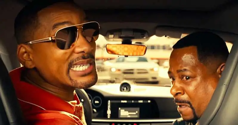 Recenze #2: Mizerové navždy - bohatí muži, sexy ženy, otevřený rasismus, sprostý ale infantilní humor a velké výbuchy