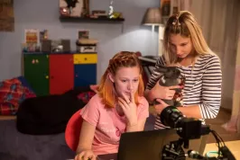 Trailer: Kdo jsou predátoři, kteří loví děti na internetu?