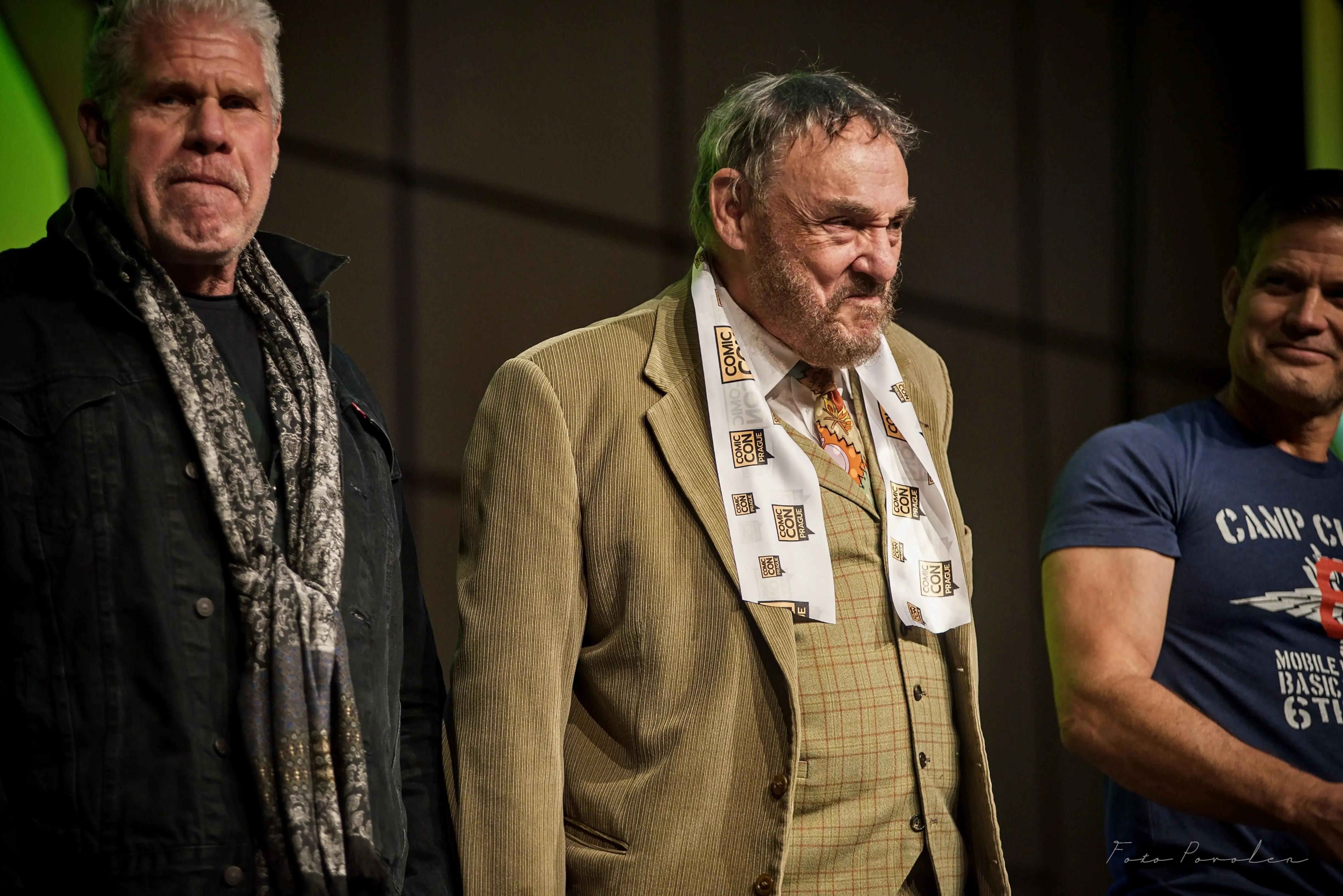 john-rhys-davies-z-agresivniho-trpaslika-elfim-kralem-1