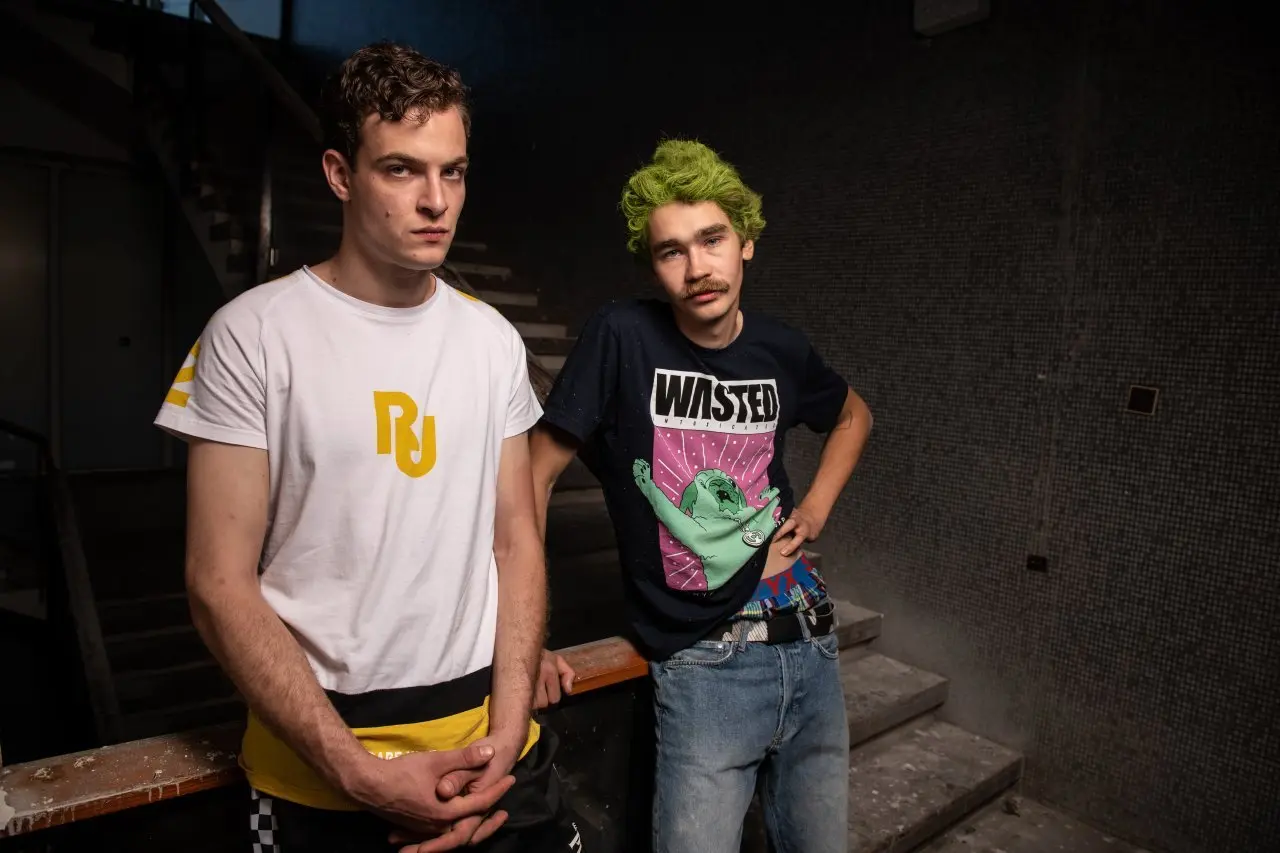 Komentáře týdne: Televize zdrsněla. Přitáhnou Zrádci mladé publikum?