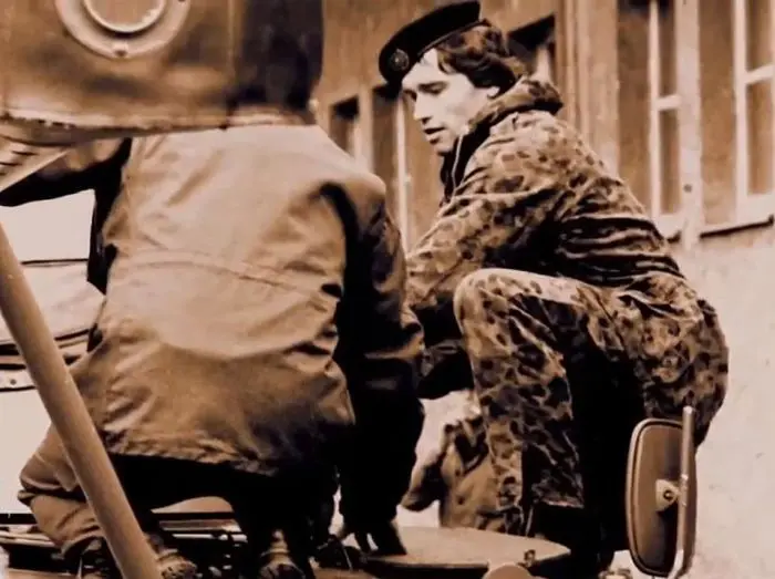 vedeli-jste-ze-byli-v-armade-tyto-celebrity-maji-k-hrdinum-velmi-blizko-3