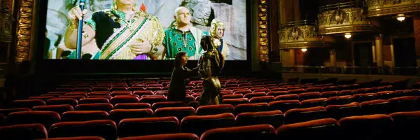 omezovani-navstevnosti-zpozdeni-a-ztraty-jaky-dopad-ma-zatim-koronavirus-na-hollywood