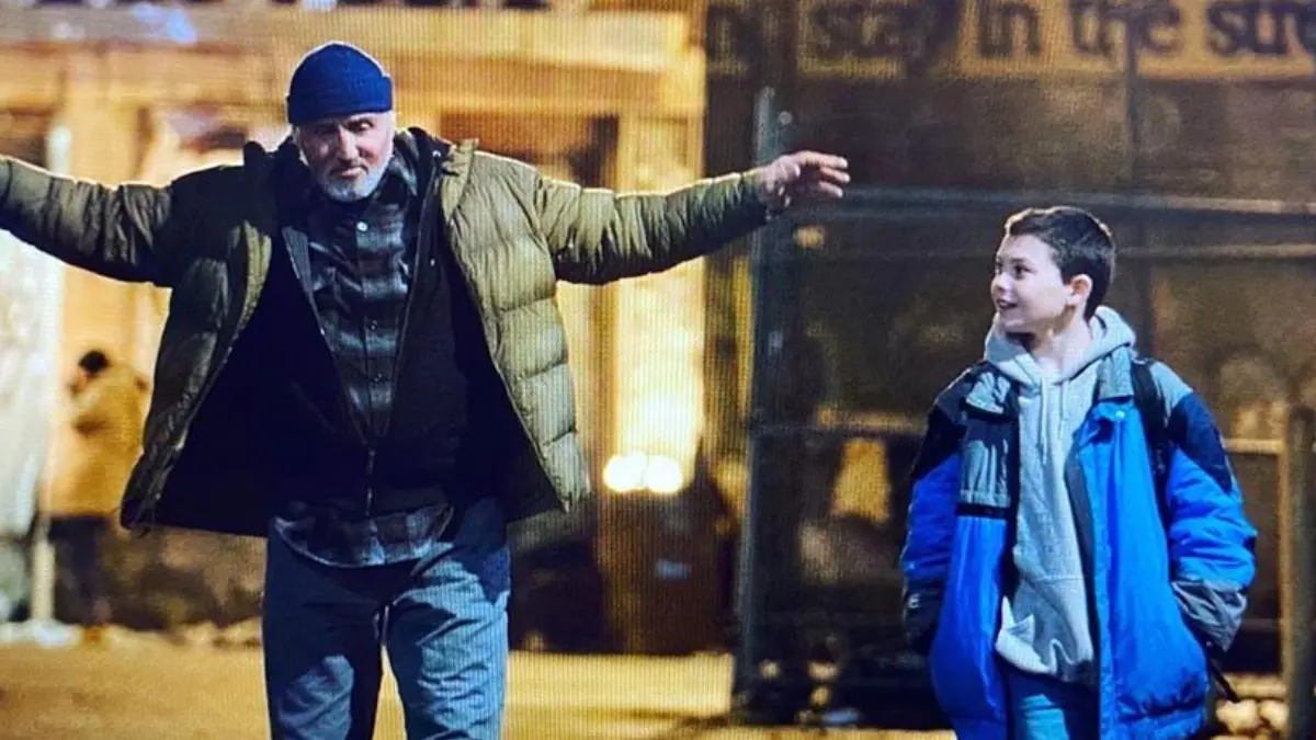 Sylvester Stallone se představuje jako traumatizovaný superhrdina