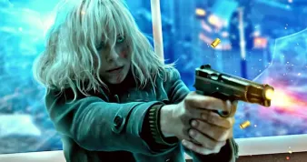 Atomic Blonde 2 je sice v přípravě, možná se ale do kin vůbec nepodívá