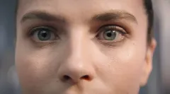 Trailer: Když si člověk začne hrát na Boha aneb Konec civilizace v ambiciózním seriálu s představitelem Hana Sola v hlavní roli