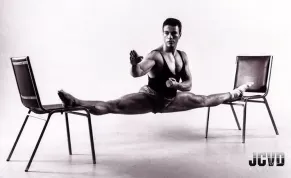 Zacvičte si doma jako Jean-Claude Van Damme - akční legenda vám dá pár tipů v době koronaviru