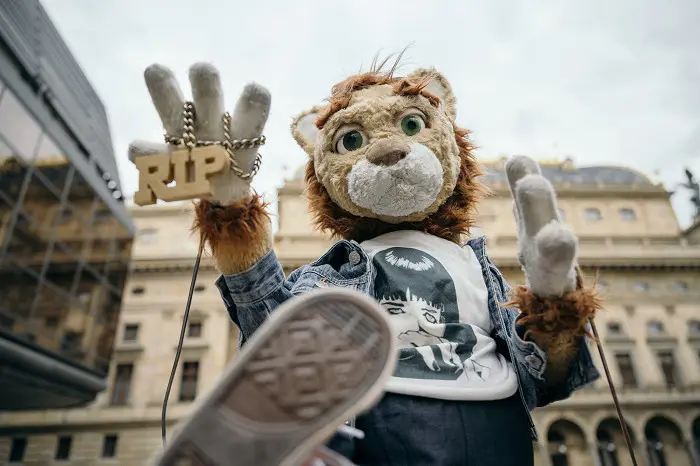 Recenze: Kapitán Říp se strefuje do všeho, předně však do české nátury