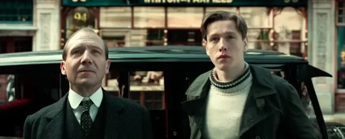 Trailer: Prequel Kingsmanů se připomíná skvělou upoutávkou