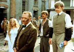 Premiéry v kinech: Letní vlna nostalgie aneb Samotáři jako novodobá klasika