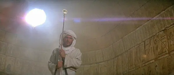 Nevíte co s penězi? Do dražby míří vzácná rekvizita z Indiana Jonese