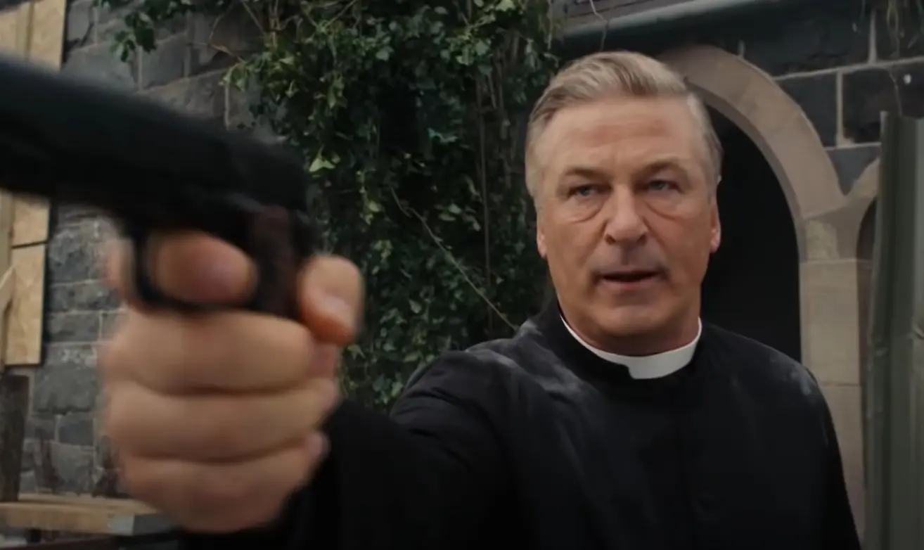 Alec Baldwin: Nová role sex symbolu devadesátek? Vůdce kněžského vražedného komanda