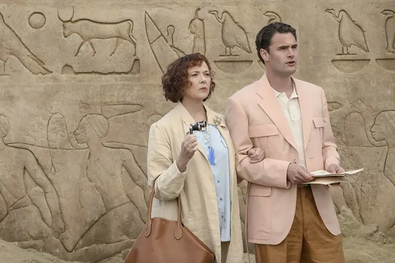 Annette Bening, Tom Bateman