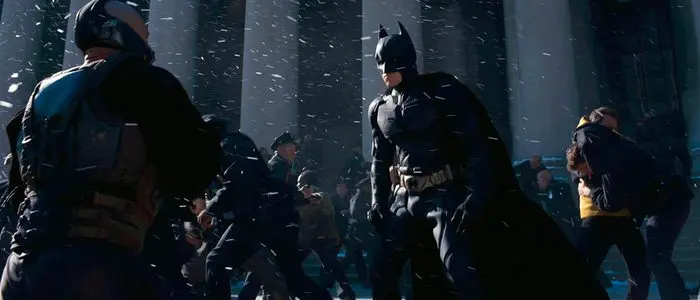 Temný rytíř povstal: Kvůli scéně, která byla nakonec vystřižena, mohl být film mládeži nepřístupný