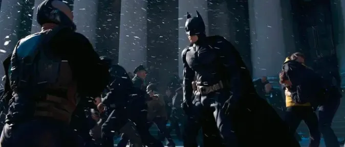 Temný rytíř povstal: Kvůli scéně, která byla nakonec vystřižena, mohl být film mládeži nepřístupný