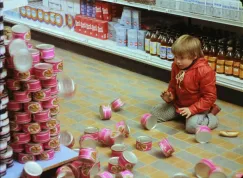 Komentáře týdne: Film o absurditě socialistické panelové džungle byl týden po premiéře nemilosrdně zakázán