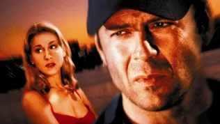 Dnes v TV: Na dostřel - Bruce Willis jako padlý policajt, co chlastá na houseboatu a hledá sériového vraha