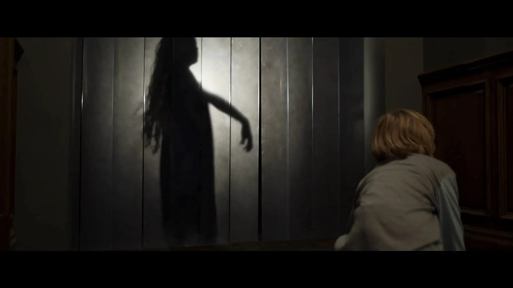 filmove-horory-ktere-by-mely-mit-v-titulcich-napsano-nocni-mury-zaruceny-2