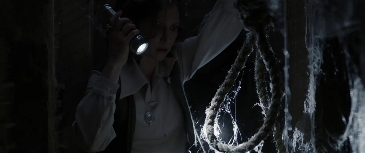 filmove-horory-ktere-by-mely-mit-v-titulcich-napsano-nocni-mury-zaruceny-7