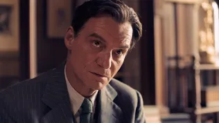 Válka, totalita a nadpřirozené schopnosti. Čeští akademici vysílají Šarlatána s Ivanem Trojanem na Oscary. Bude zase jen do počtu?