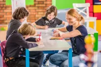 Když se nesmí do školy, přijde škola domů. Na obrazovky se vrací UčíTelka