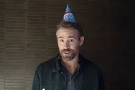 Hugh Jackman slavil narozky a Ryan Reynolds mu je samozřejmě opět zničil