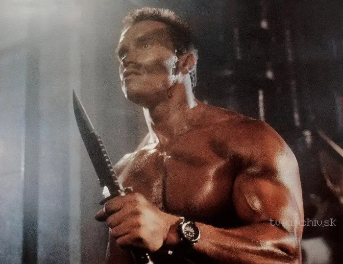 Komando: Arnold Schwarzenegger popsal extrémně brutální scénu, která se do filmu nedostala