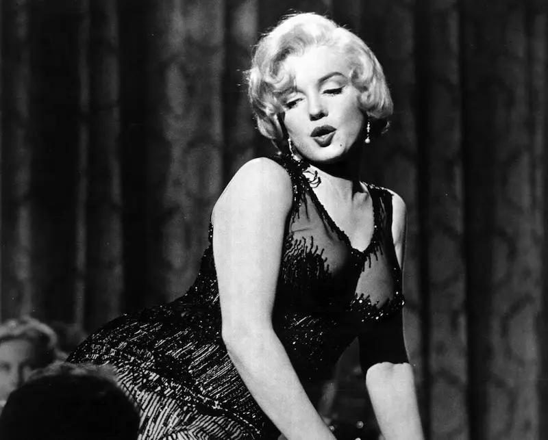 sexsymboly-60-let-jake-byly-a-jak-zestarly-nejobdivovanejsi-krasky-z-rane-ery-bondgirls-1