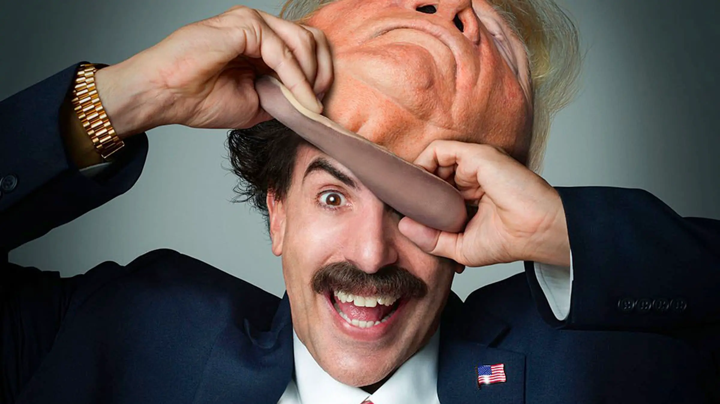 Borat je zpátky. Dělá z lidí idioty, má dceru, které vypráví o zubaté vagíně, hraje si na Trumpa a... trochu nudí