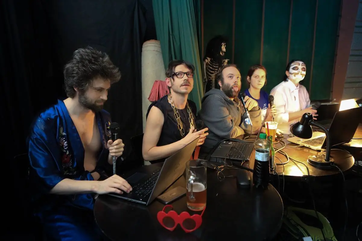 otresna-doba-si-zada-otresne-filmy-legendarni-festival-otrleho-divaka-predstavi-nejpodivnejsiho-hrdinu-svetove-kinematografie-2