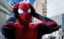 Natáčí se nový film se Spider-Manem. Tom Holland sdílí první fotku a stěžuje si na Tonyho Starka