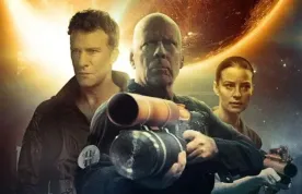 Trailer: Bruce Willis si užívá Smrtonosnou past s vetřelci na vesmírné lodi