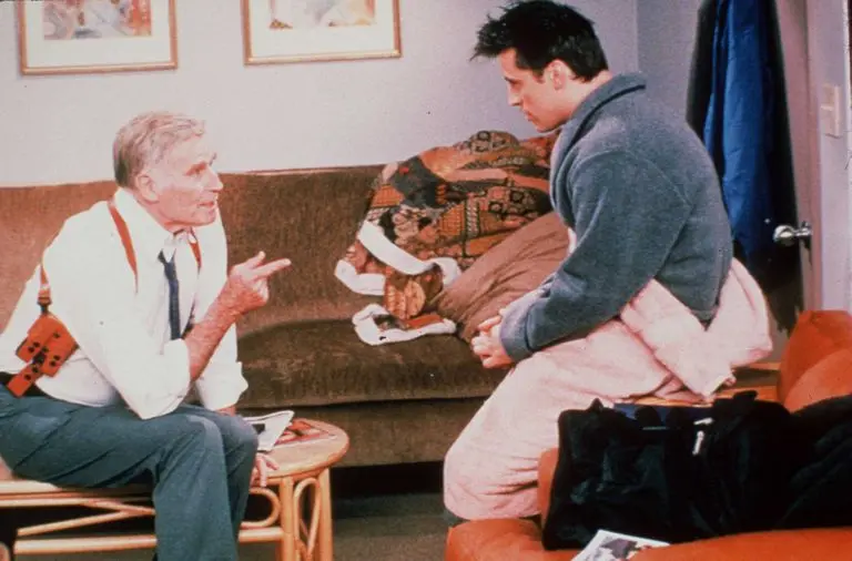 pratele-nejvetsi-hvezdy-co-si-v-serialu-zahostovaly-a-nejspis-uz-jste-na-ne-zapomneli-9