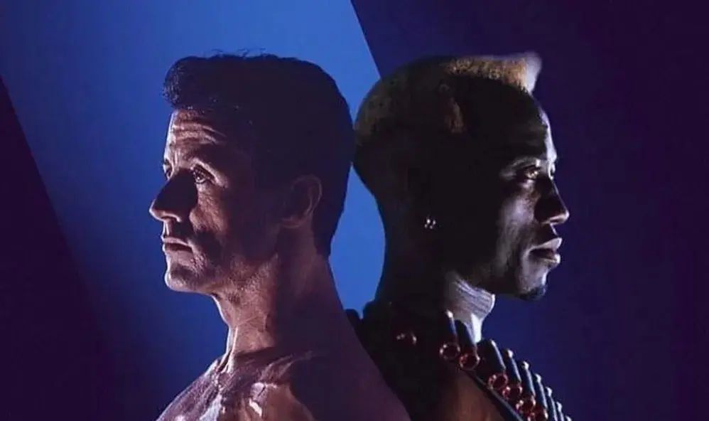 Dnes v TV: Demolition Man - Šílený Sylvester Stallone chytá ještě šílenějšího Wesleyho Snipese ve vykleštěném světě budoucnosti