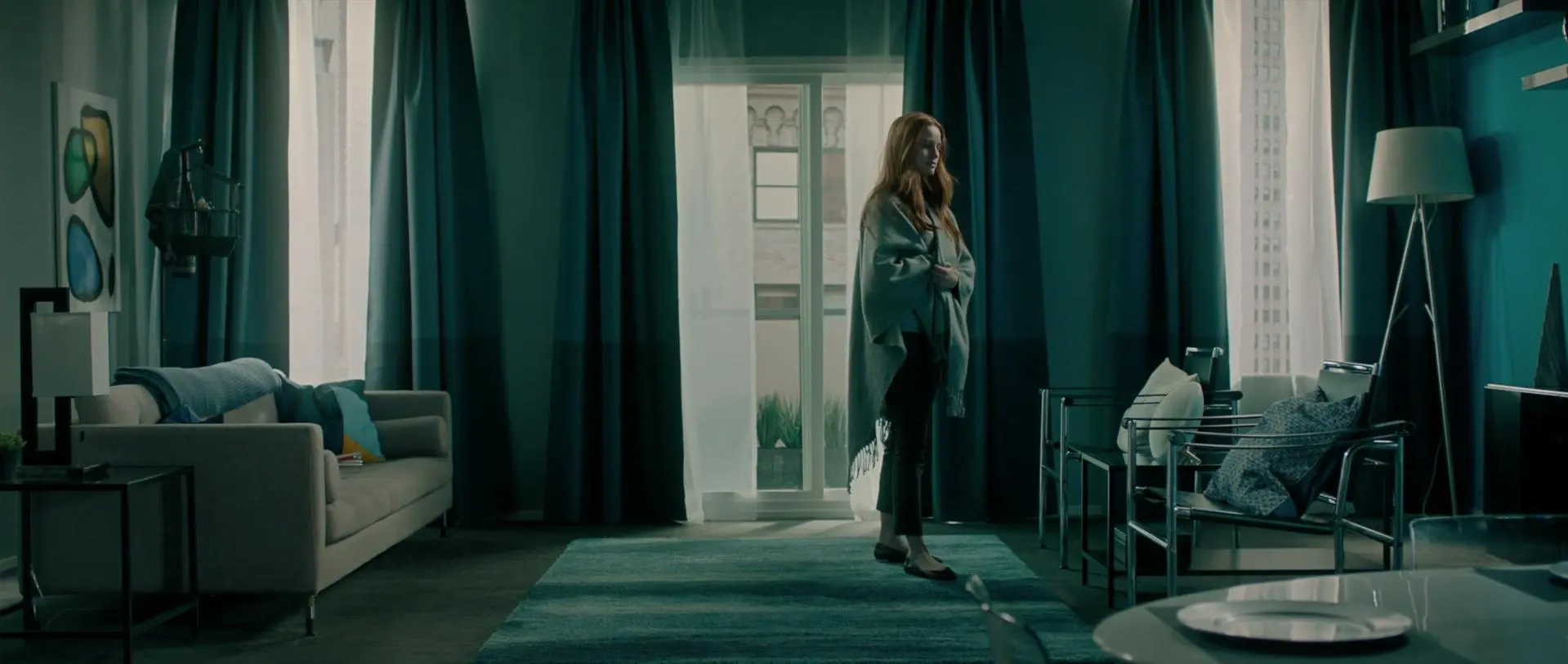 sightless-vypravi-pribeh-oslepene-divky-ktera-se-ocitne-v-pokroucenem-a-zvrhlem-temnem-svete-kde-se-musi-clovek-spolehnout-jen-sam-na-sebe-5