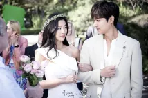 Ji-hyun Jun - Pooreun badaui junsul (2016), Obrázek #1