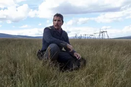 Oscarový herec Christian Bale bude vyšetřovat brutální vraždy. Pomůže mu v tom slavný hororový spisovatel