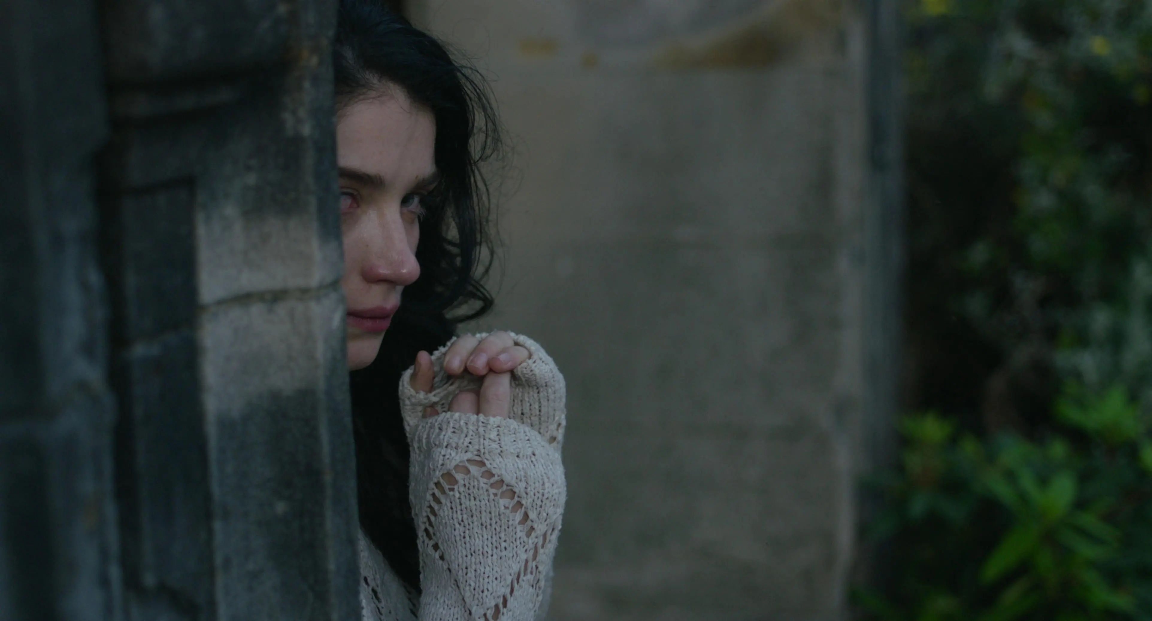 novy-britsky-serial-od-netflixu-vi-o-tobe-je-plny-samoty-kriminalistickych-prvku-psychickych-poruch-a-smrti-konkuruje-oblibenemu-mentalistovi-a-dalsim-4