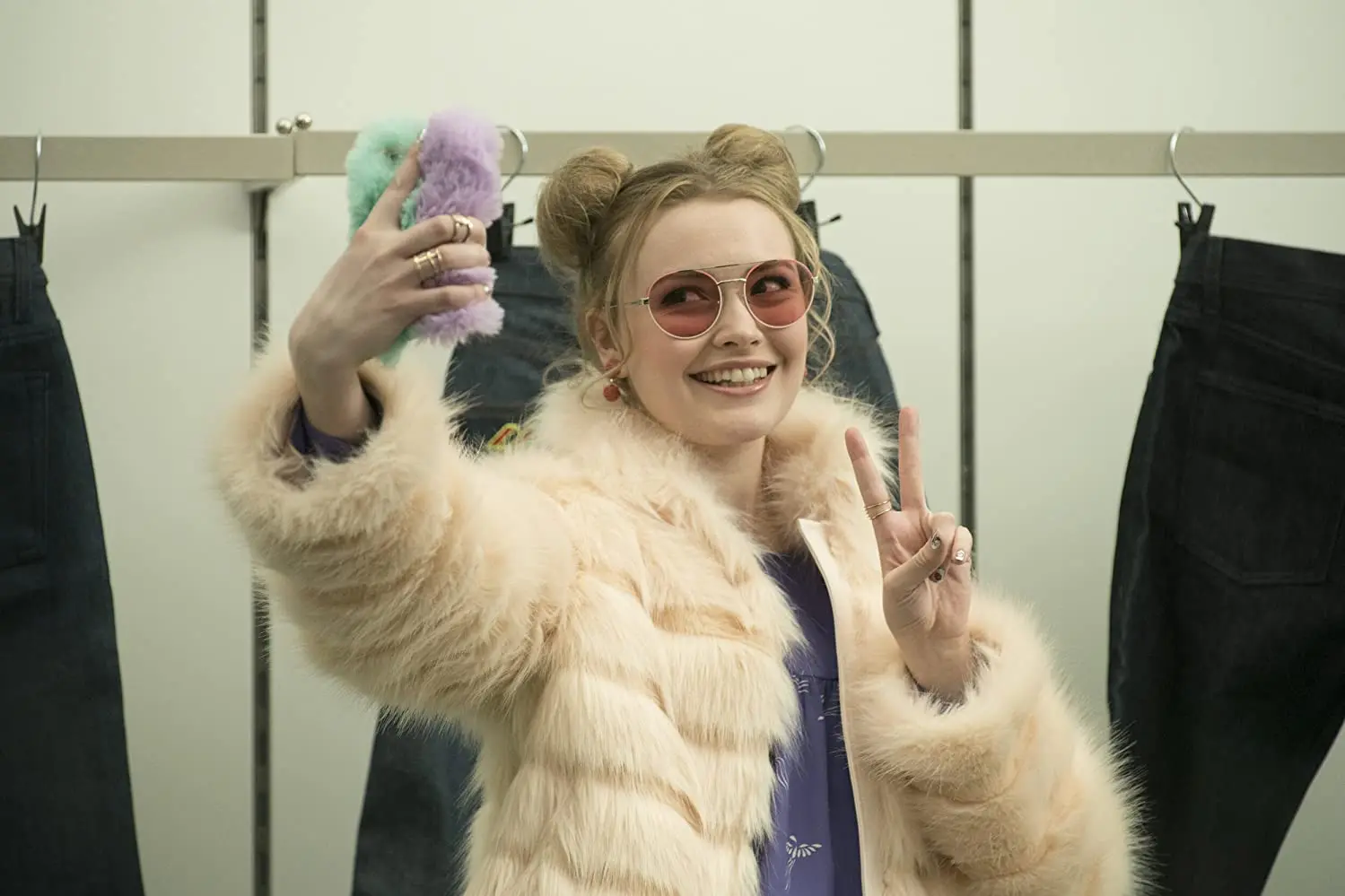 pripravte-se-na-nejblaznivejsi-hororovou-komedii-roku-ve-filmu-slaxx-vrazdi-dokonale-padnouci-dziny