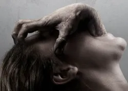 Prokleté filmy #3: Na internetu naleznete ke koupi i čiré zlo. Temný duch pak pronásleduje nejen tvůrce hororu