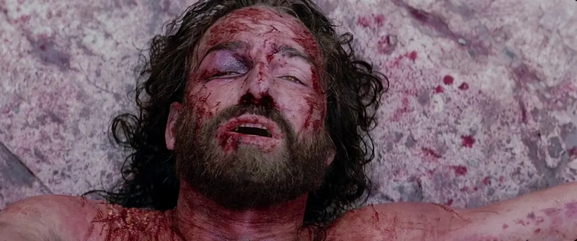 proklete-filmy4-predstavitel-hlavni-role-jezise-krista-se-na-place-rozsvitil-jak-vanocni-stromecek-a-reziser-mel-gibson-z-toho-mel-druhe-vanoce