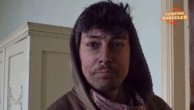 glosa-zivot-na-zamku-se-znamym-homosexualem-senzaci-nezaruci-nejnovejsi-vymena-manzelek-jde-proti-zavedenym-pravidlum-reality-show-2