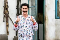 Borat opět útočí. Sacha Baron Cohen se pustil do distribuce vakcíny proti covidu. Došel si i pro Guinnessův rekord
