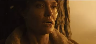Trailer: Angelina Jolie musí chránit svědka vraždy v novém thrilleru autora drsných pecek Sicario a Wind River