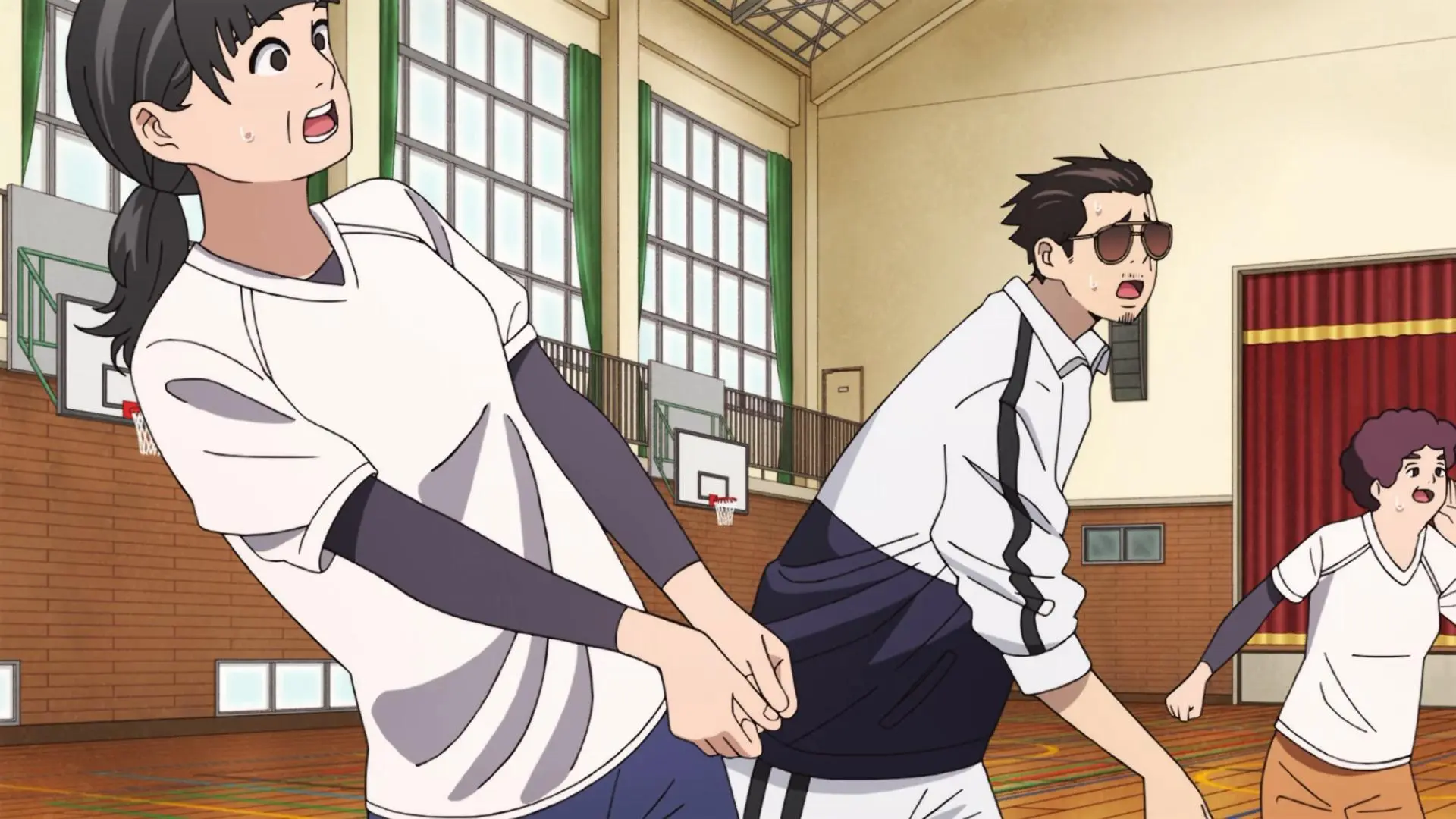 serial-muz-v-domacnosti-predstavuje-promenu-mafianskeho-bosse-v-domaci-hospodynku-9