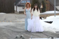 Po zpackané svatbě v tatranském hotelu rande pro nejkrásnější ženu. Anna Fialová, Lenka Krobotová a Csongor Kassai točí romantickou komedii Láska hory přenáší