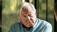 Ne každý bohatý člověk je padouch. Jiří Lábus hraje v Božích mlýnech miliardáře, který by se rád zbavil svého „černého stínu“