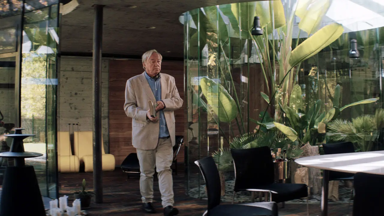 ne-kazdy-bohaty-clovek-je-padouch-jiri-labus-hraje-v-bozich-mlynech-miliardare-ktery-by-se-rad-zbavil-sveho-cerneho-stinu-1