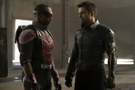 Seriáloví Falcon a Winter Soldier zvládají akci i osobní dramata. Největší výhrou je však nový Captain America