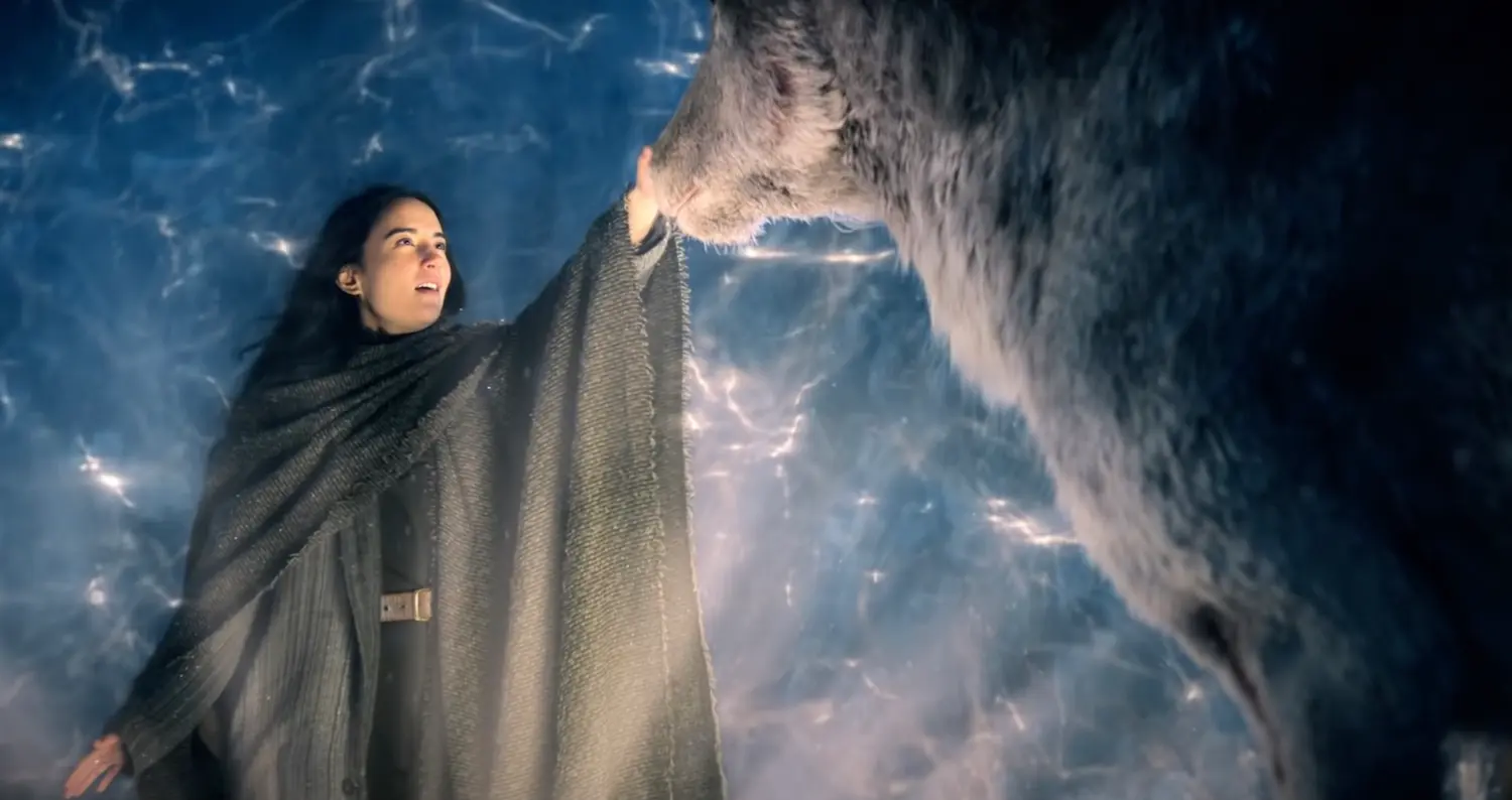 Seriál Světlo a stíny ukazuje svět, ve kterém je zlo hmatatelné a reálné. Nová adaptace oblíbené knihy je na vrcholu sledovanosti.